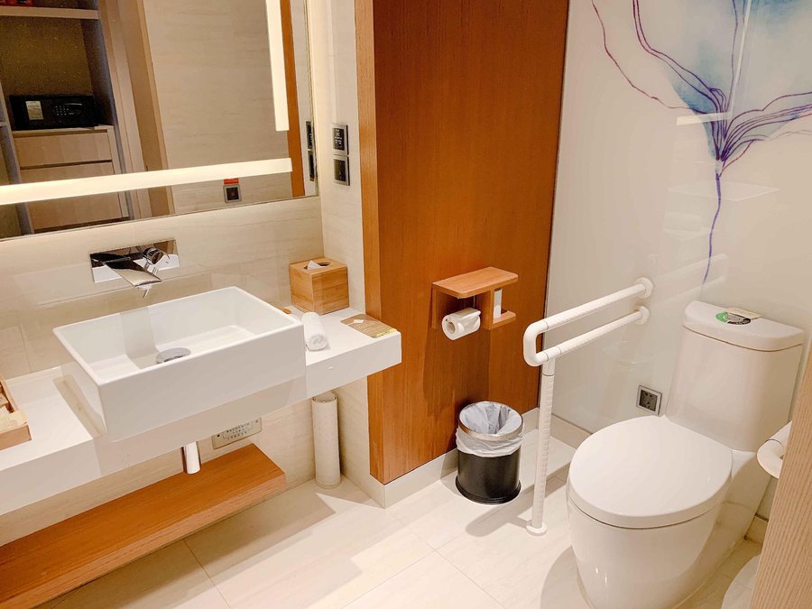 Hilton Garden Inn Shanghai Hongqiao NECC — Bathroom