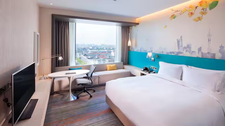 Hilton Garden Inn Shanghai Hongqiao NECC — Guest room