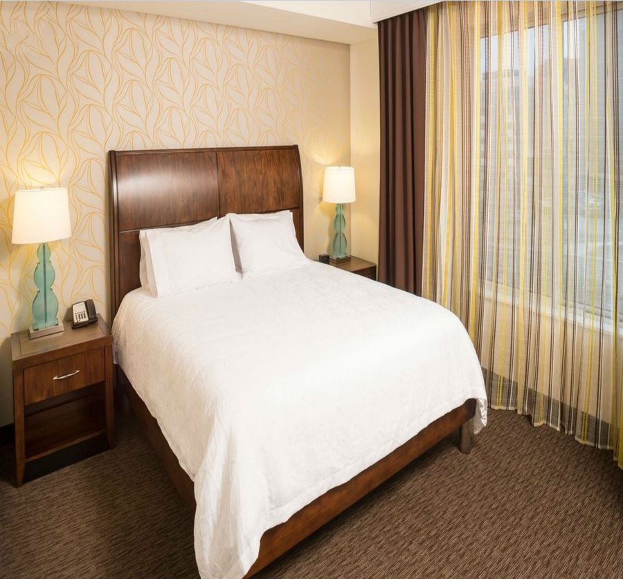 Hilton Garden Inn Sioux Falls Downtown — Guest room