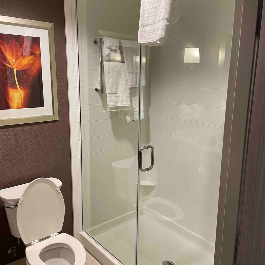 Hilton Garden Inn Sioux Falls South — Bathroom
