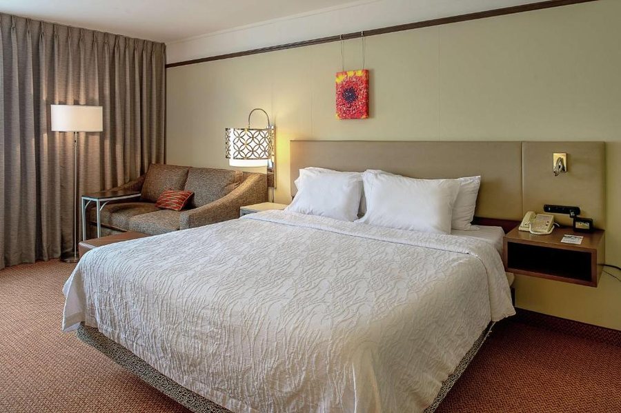 Hilton Garden Inn St Louis Chesterfield — Guest room