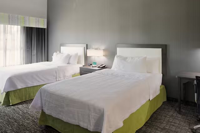 Hilton Garden Inn Topeka — Guest room