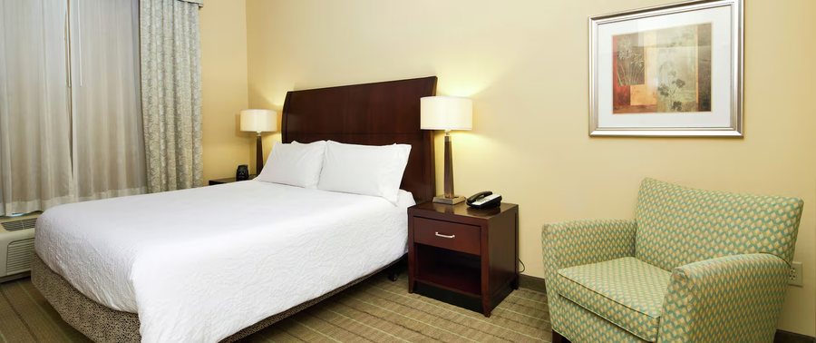 Hilton Garden Inn Valdosta — Guest room