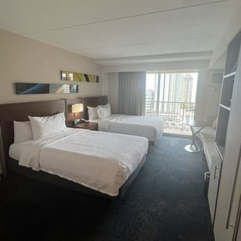 Hilton Garden Inn Waikiki Beach Honolulu Oahu Hawaii — Guest room