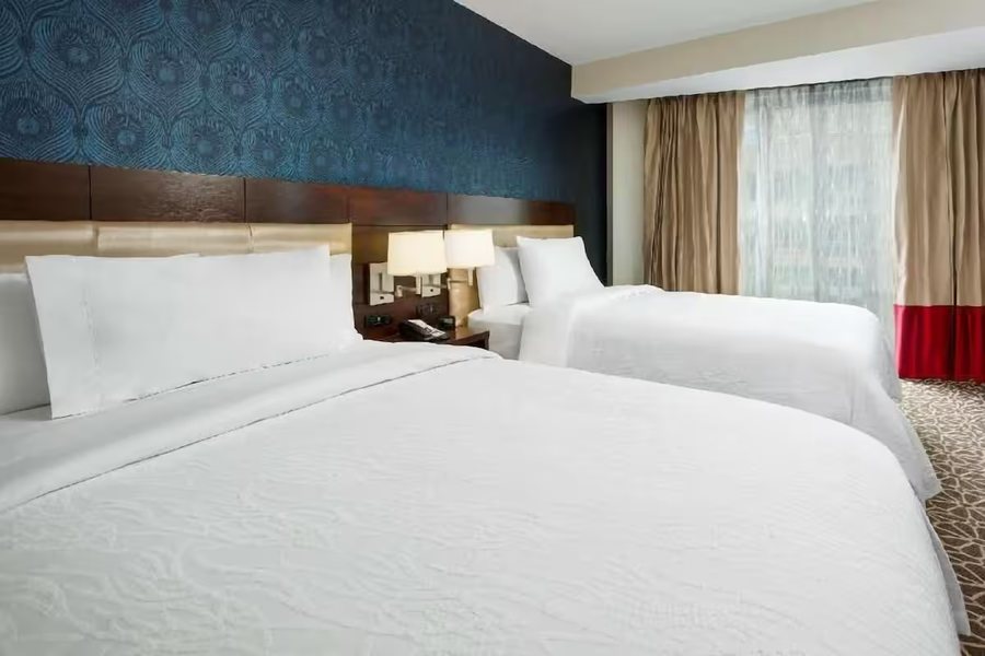 Hilton Garden Inn Washington DC Georgetown Area — Guest room
