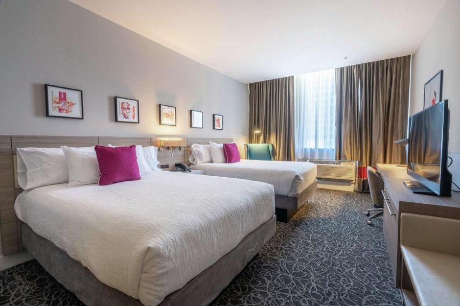 Hilton Garden Inn Wichita Downtown — Guest room