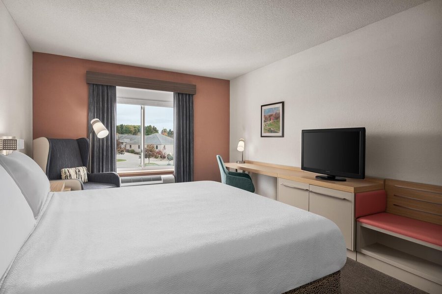Hilton Garden Inn Wooster — Guest room