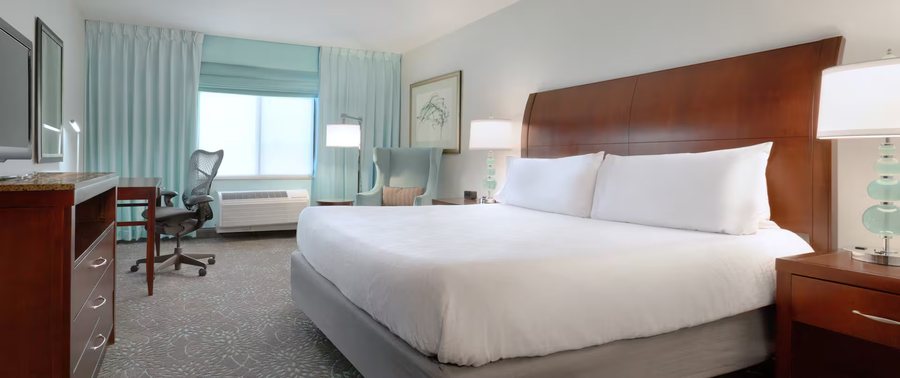 Hilton Garden Inn Worcester — Guest room