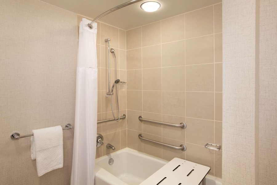 Hilton Grand Vacations Club Chicago Magnificent Mile Chicago Illinois — Bathroom
