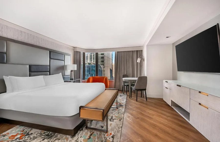 Hilton Grand Vacations Club Chicago Magnificent Mile Chicago Illinois — Guest room