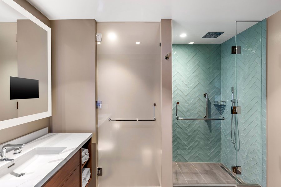 Hilton Grand Vacations Club Maui Bay Villas — Bathroom