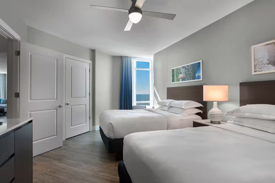 Hilton Grand Vacations Club Ocean 22 Myrtle Beach — Guest room