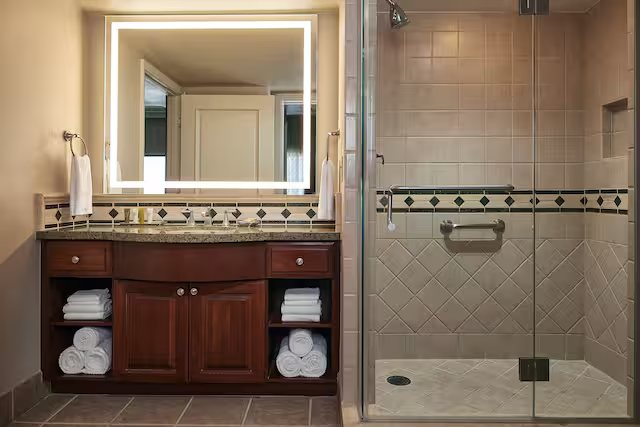 Hilton Grand Vacations Club on the Las Vegas Strip Las Vegas Nevada — Bathroom