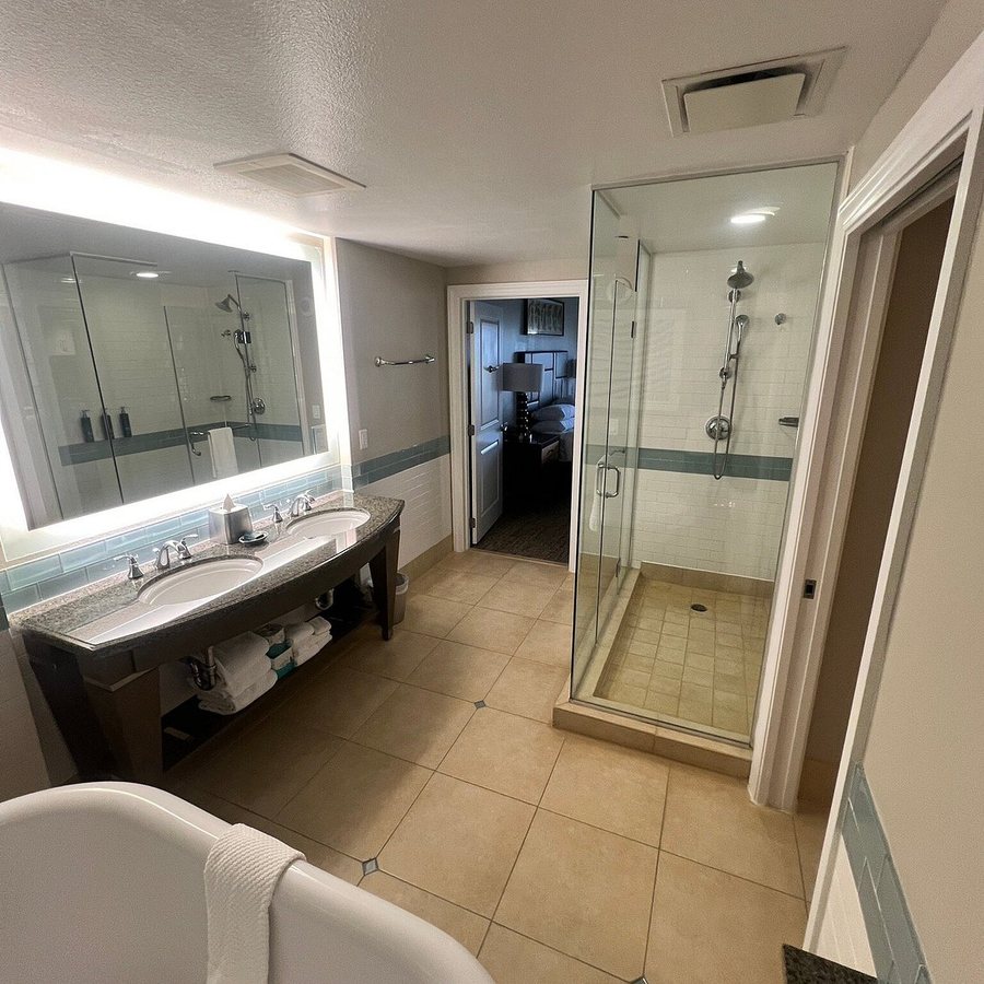Hilton Grand Vacations Club Parc Soleil Orlando Williamsburg Orlando Florida — Bathroom