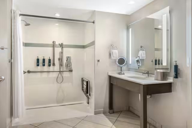 Hilton Grand Vacations — Bathroom