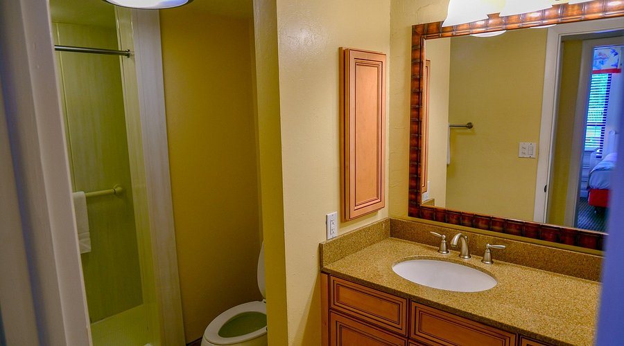 Hilton Grand Vacations Seawatch On The Beach Resort — Bathroom