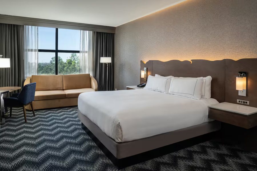 Hilton Houston North — Guest room