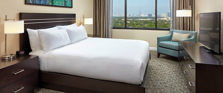 Hilton Houston Plaza Medical Center — Guest room