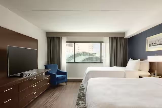Hilton Indianapolis Hotel Suites — Guest room