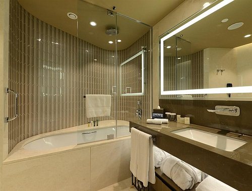 Hilton Istanbul Kozyatagi Istanbul — Bathroom