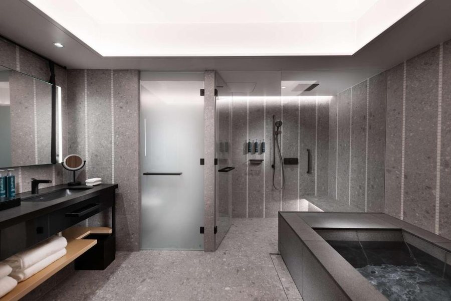 Hilton Kyoto — Bathroom