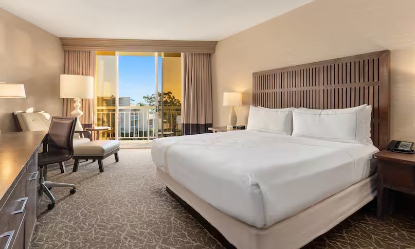 Hilton La Jolla Torrey Pines — Guest room