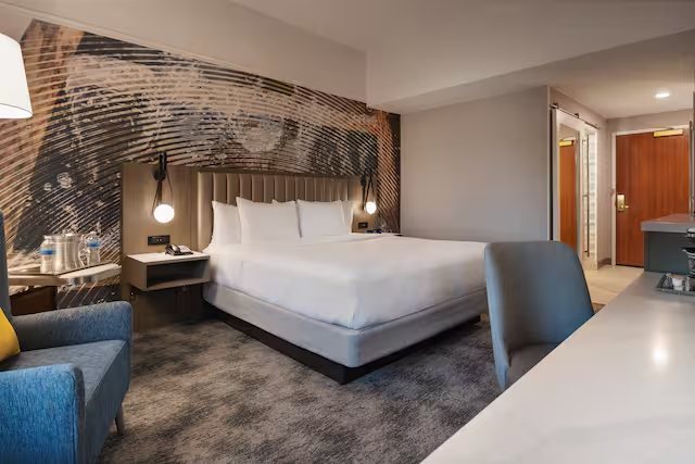 Hilton Lexington Downtown — Guest room