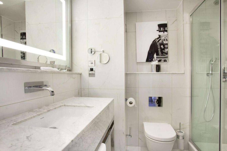 Hilton London Angel Islington — Bathroom