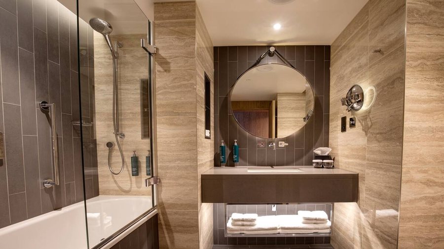 Hilton London Bankside — Bathroom