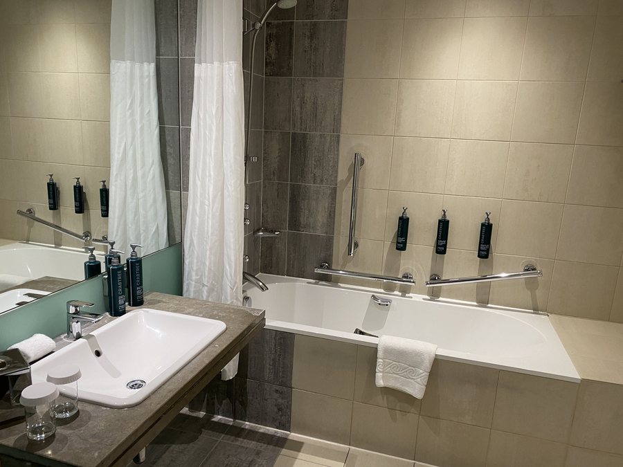 Hilton London Canary Wharf — Bathroom