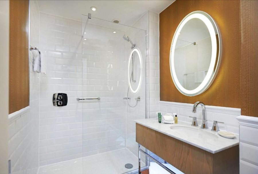 Hilton London Hyde Park — Bathroom