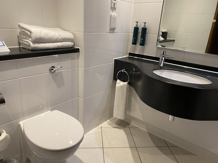 Hilton London Metropole — Bathroom