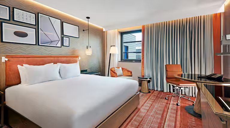 Hilton London Tower Bridge — Guest room