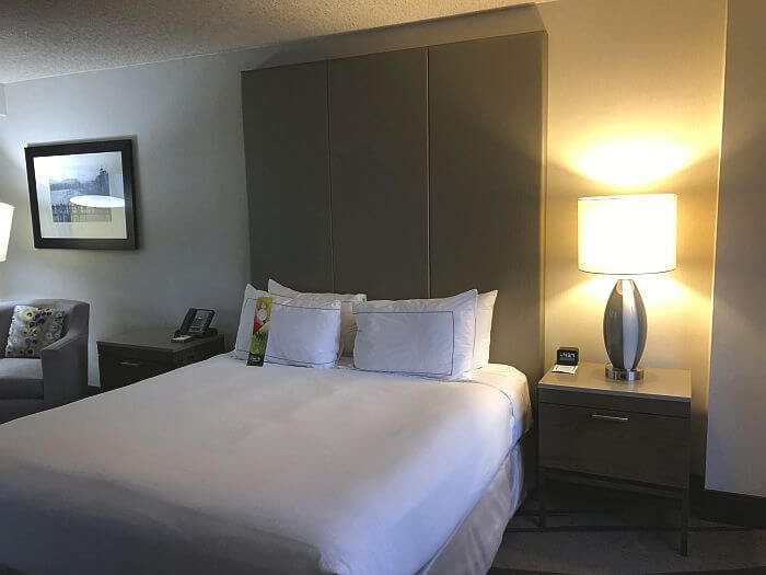 Hilton Long Beach — Guest room