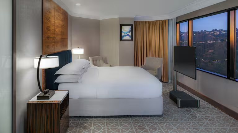 Hilton Los Angeles Universal City Los Angeles California — Guest room