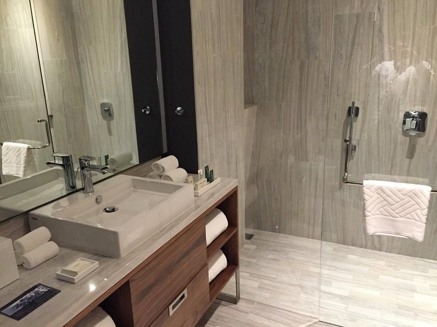 Hilton Mexico City Santa Fe — Bathroom
