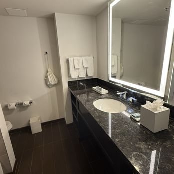 Hilton Miami Downtown Miami Florida — Bathroom