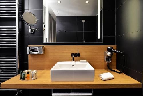 Hilton Milan — Bathroom