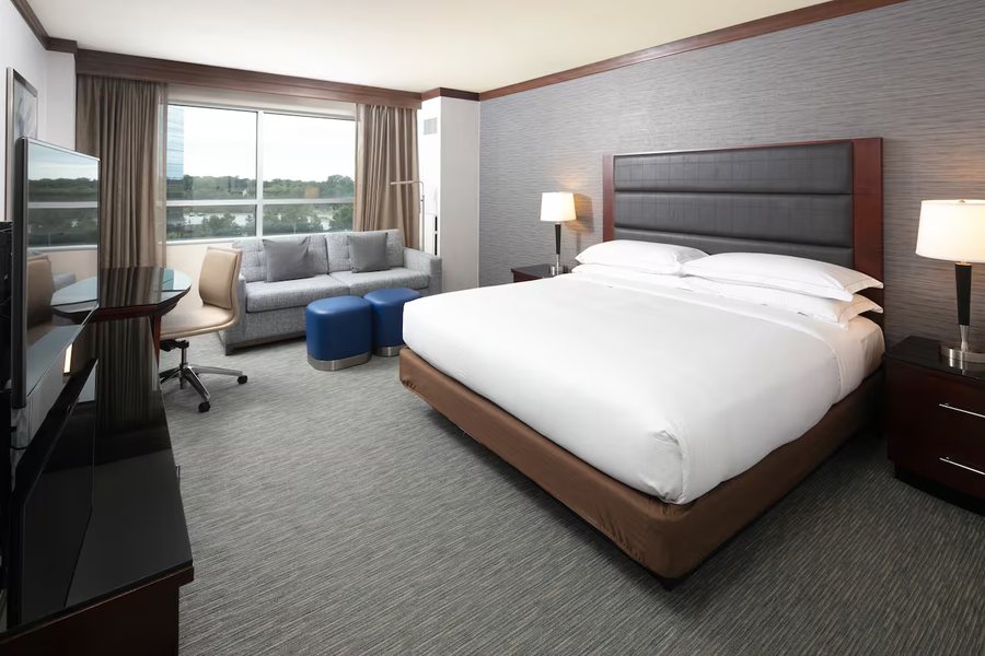 Hilton Minneapolis — Guest room