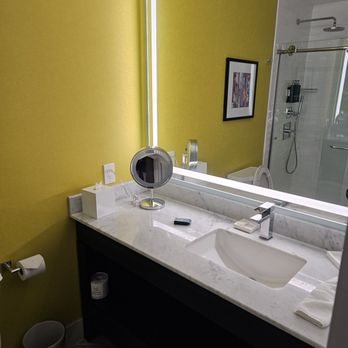 Hilton Motif Seattle — Bathroom