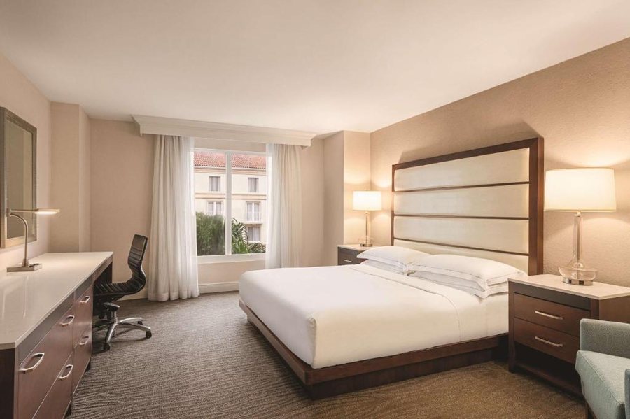 Hilton Naples — Guest room