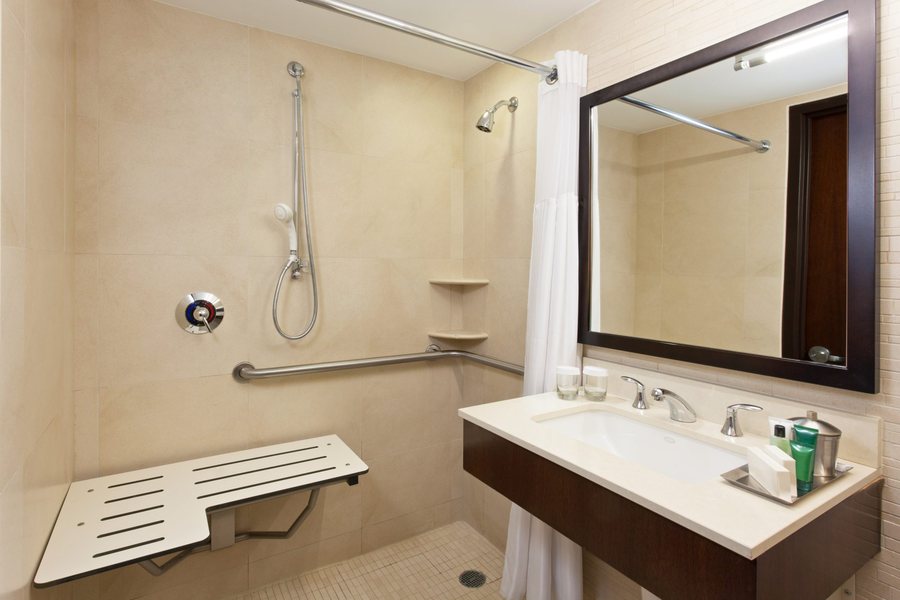 Hilton New York Fashion District — Bathroom