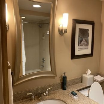 Hilton Orange County Costa Mesa — Bathroom