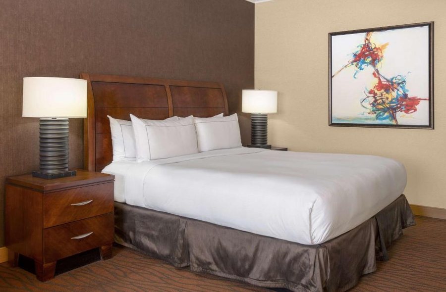 Hilton Orange County Costa Mesa — Guest room