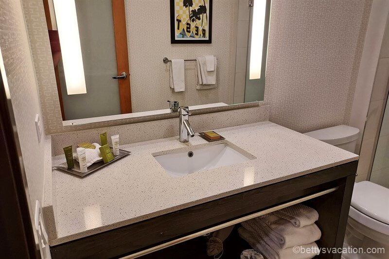 Hilton Palm Springs — Bathroom