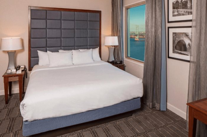 Hilton Philadelphia At Penn s Landing — Guest room
