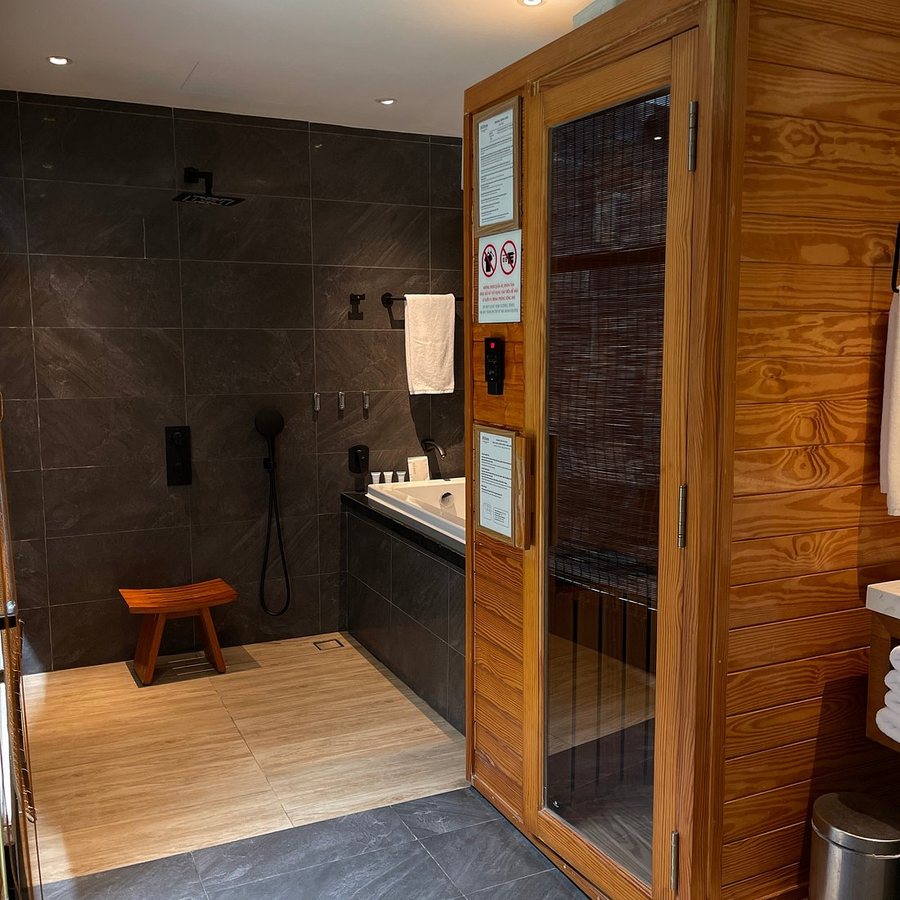 Hilton Quang Hanh Onsen Resort — Bathroom
