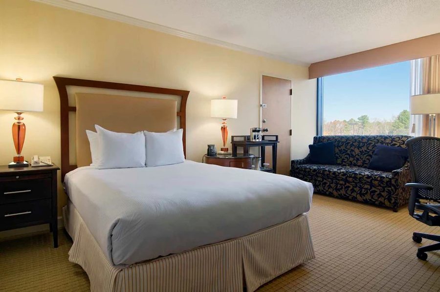 Hilton Raleigh North Hills — Guest room