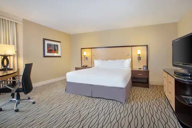 Hilton Rosemont Chicago O Hare — Guest room