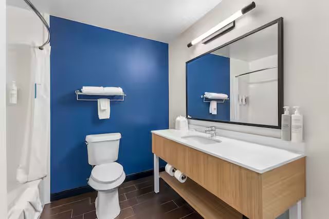Hilton Salt Lake City Center — Bathroom